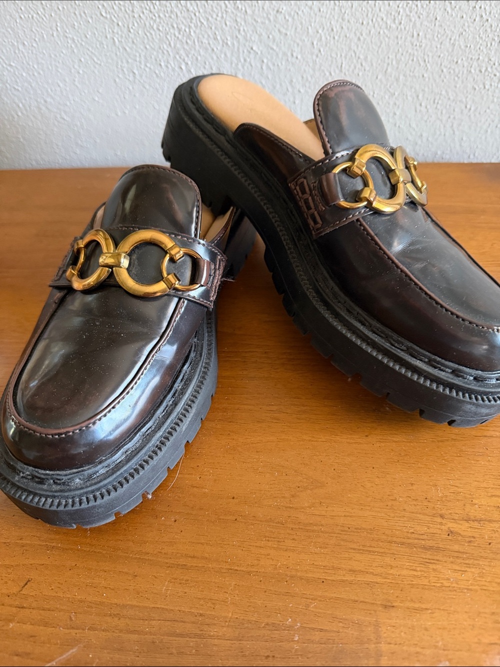 Sam Edelman Circus. Lug soled slide on with gold hardware. EUC. 6